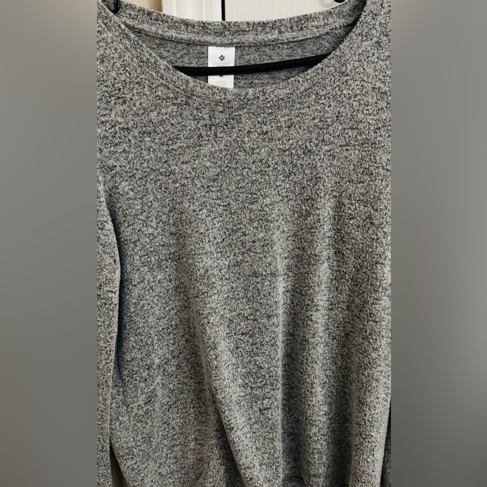 Cozy Top Solid Grey Woman’s M Long Sleeve Top - Picture 4 of 4
